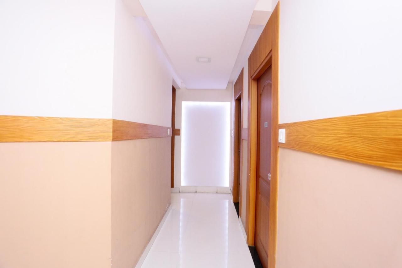 Oyo Flagship 25093 Hotel Thamam Kochi Exterior foto