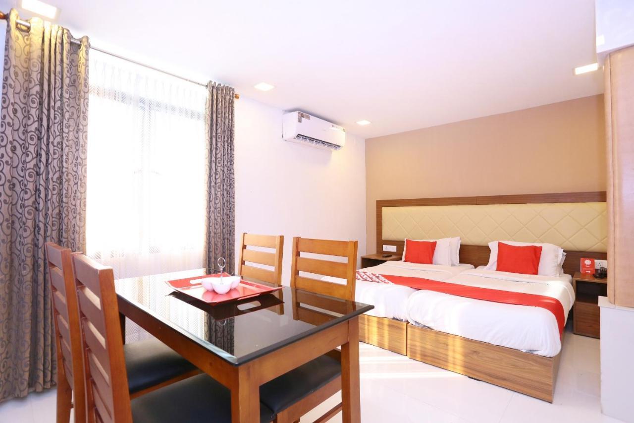Oyo Flagship 25093 Hotel Thamam Kochi Exterior foto